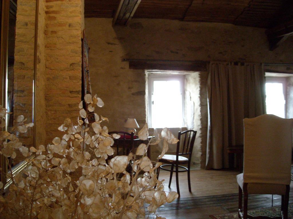 Bed and Breakfast La Tour Des Laudes Breuil-Barret Pokoj fotografie