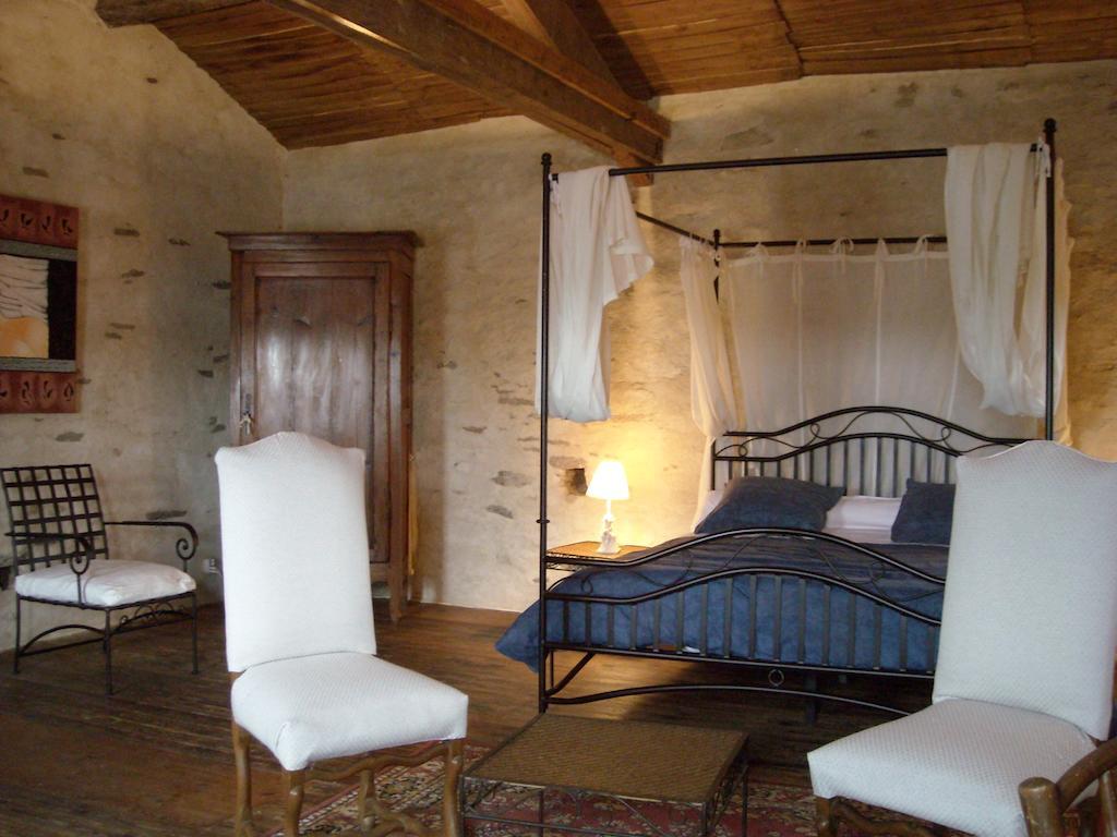 Bed and Breakfast La Tour Des Laudes Breuil-Barret Exteriér fotografie