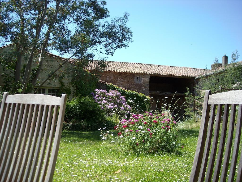 Bed and Breakfast La Tour Des Laudes Breuil-Barret Exteriér fotografie