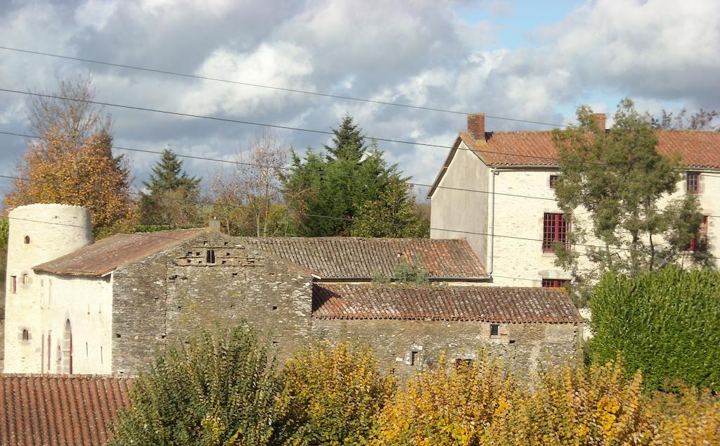 Bed and Breakfast La Tour Des Laudes Breuil-Barret Exteriér fotografie