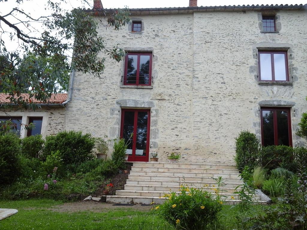 Bed and Breakfast La Tour Des Laudes Breuil-Barret Exteriér fotografie