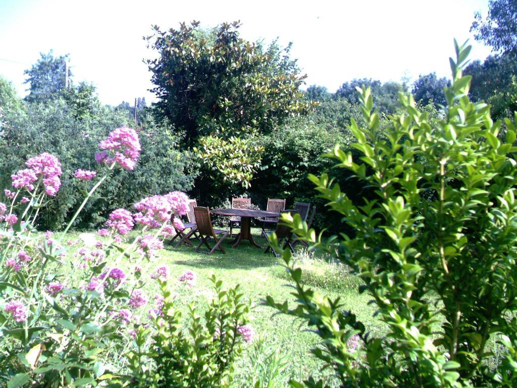 Bed and Breakfast La Tour Des Laudes Breuil-Barret Exteriér fotografie