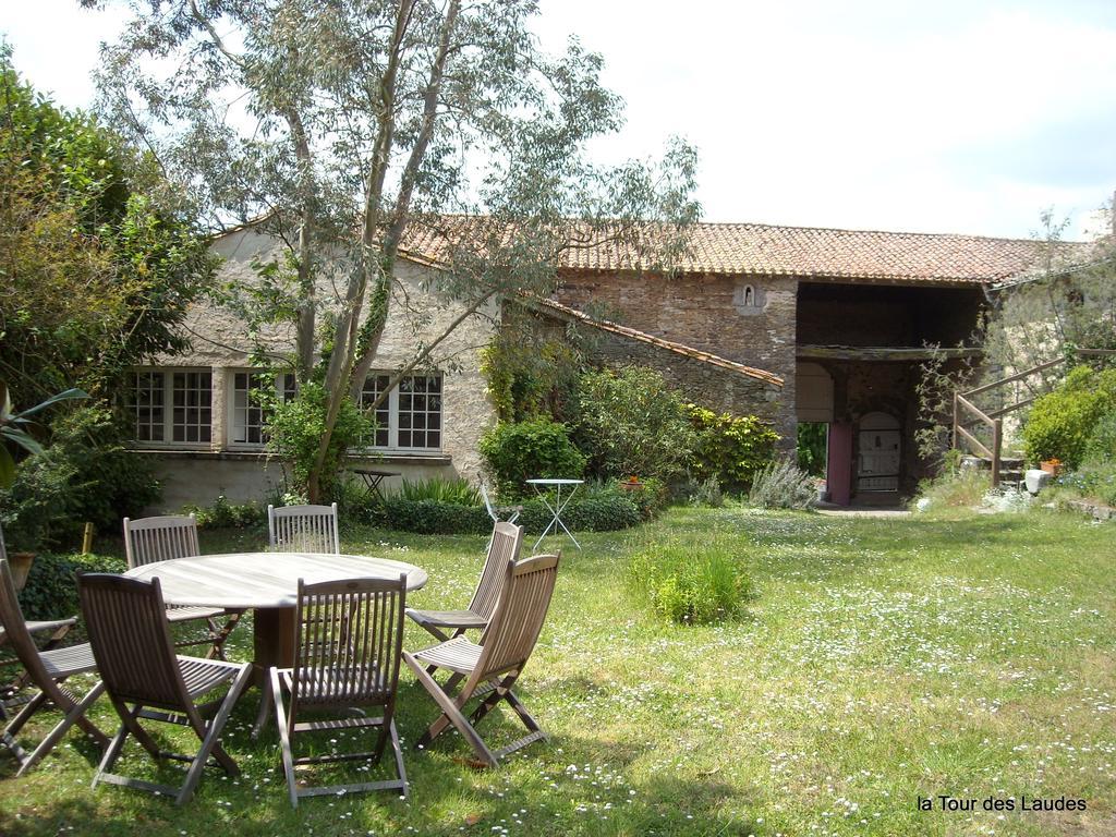 Bed and Breakfast La Tour Des Laudes Breuil-Barret Exteriér fotografie