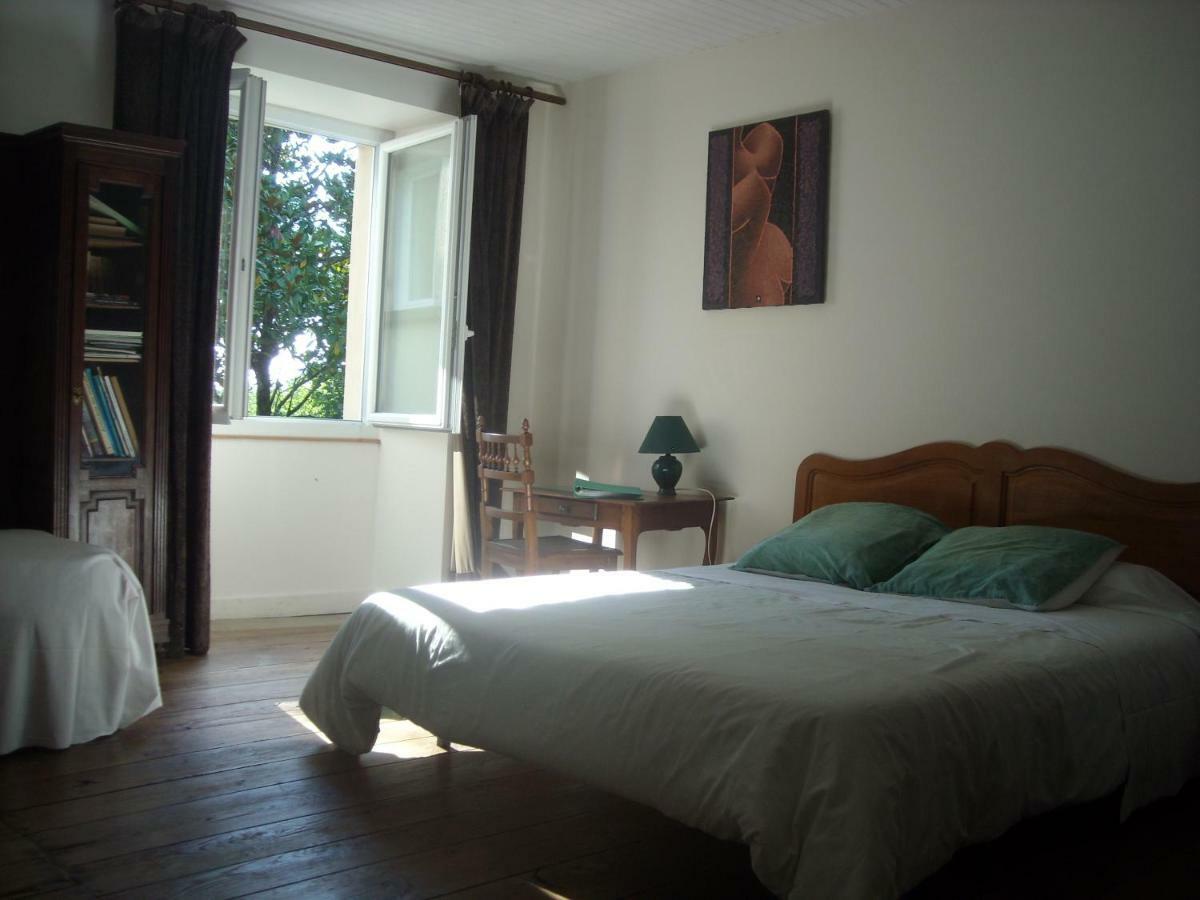 Bed and Breakfast La Tour Des Laudes Breuil-Barret Exteriér fotografie